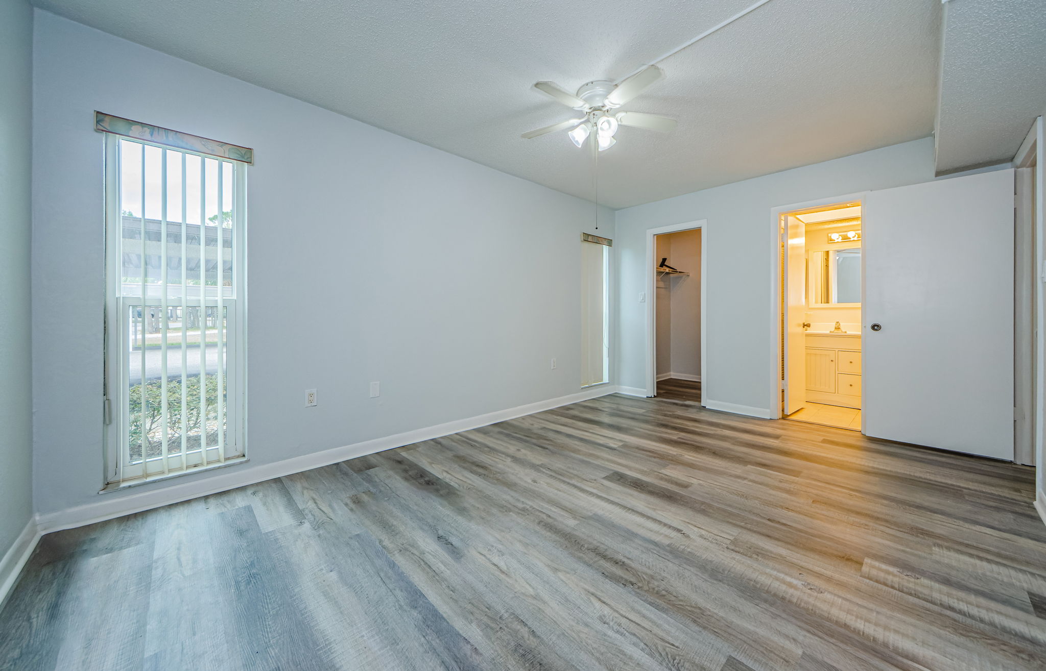 Master Bedroom 1b-2