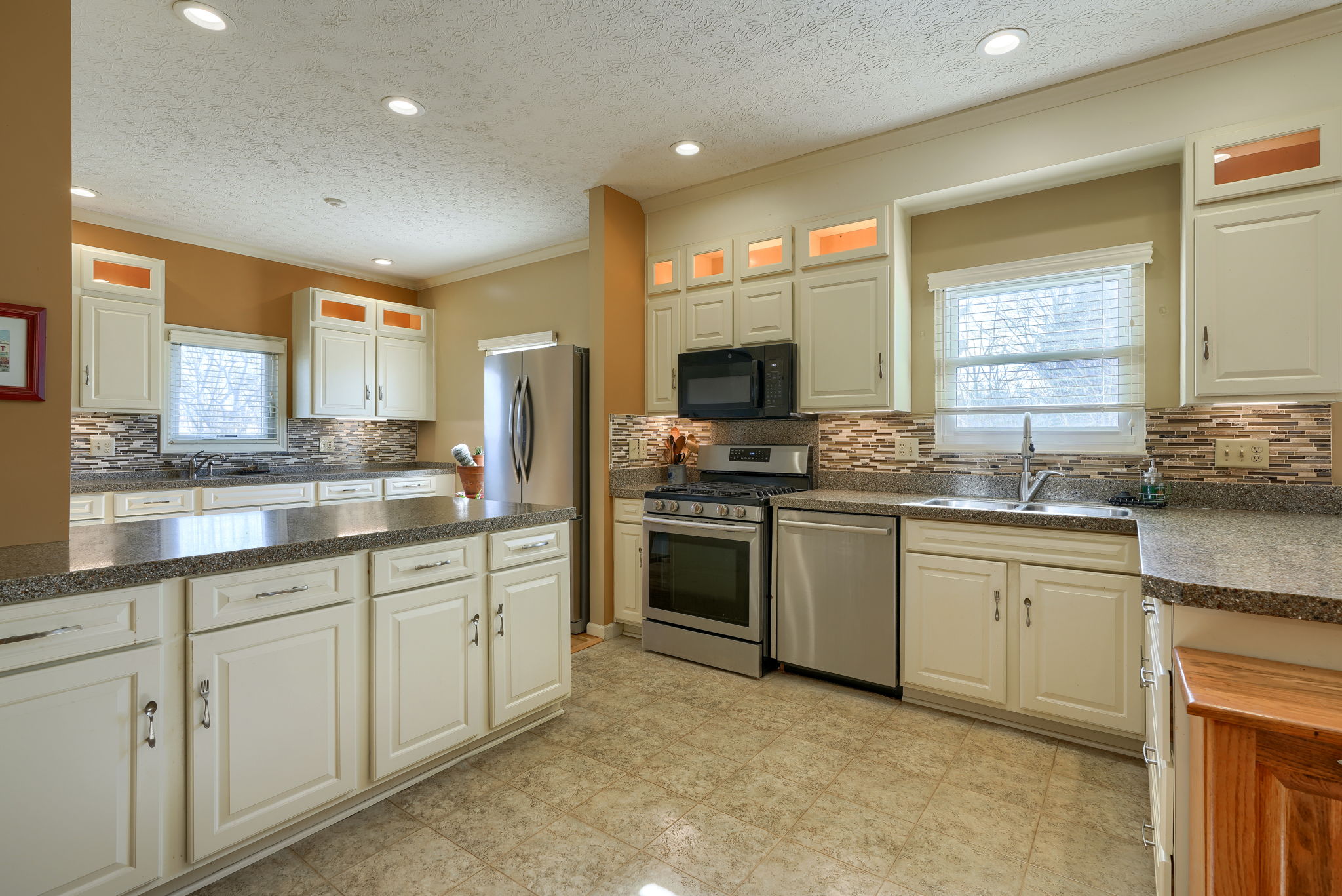 5245 Bressler Dr (60)