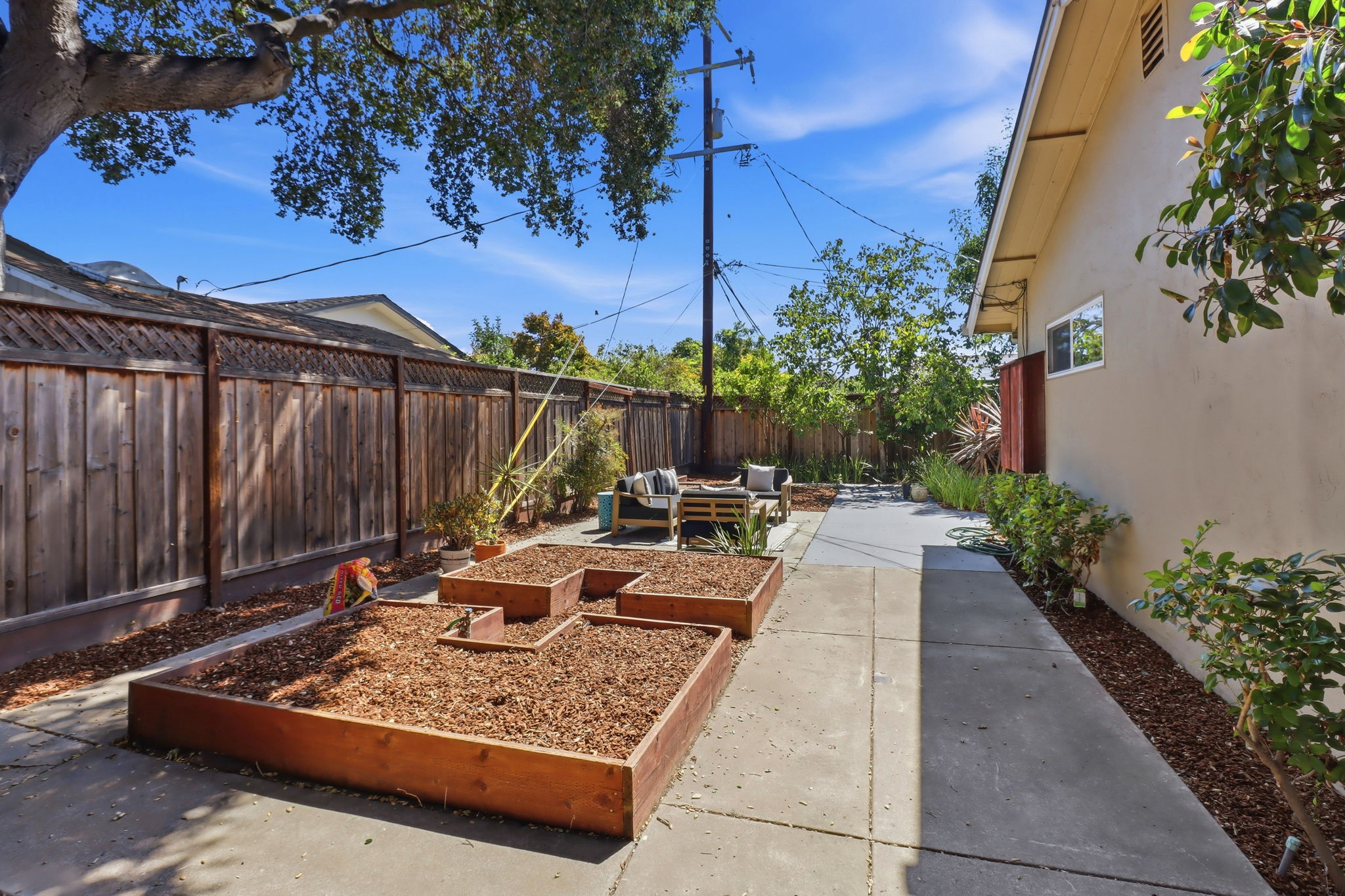 039_F8_5245 Bucknall Rd