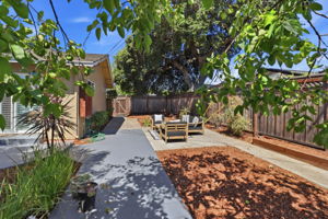 037_F8_5245 Bucknall Rd