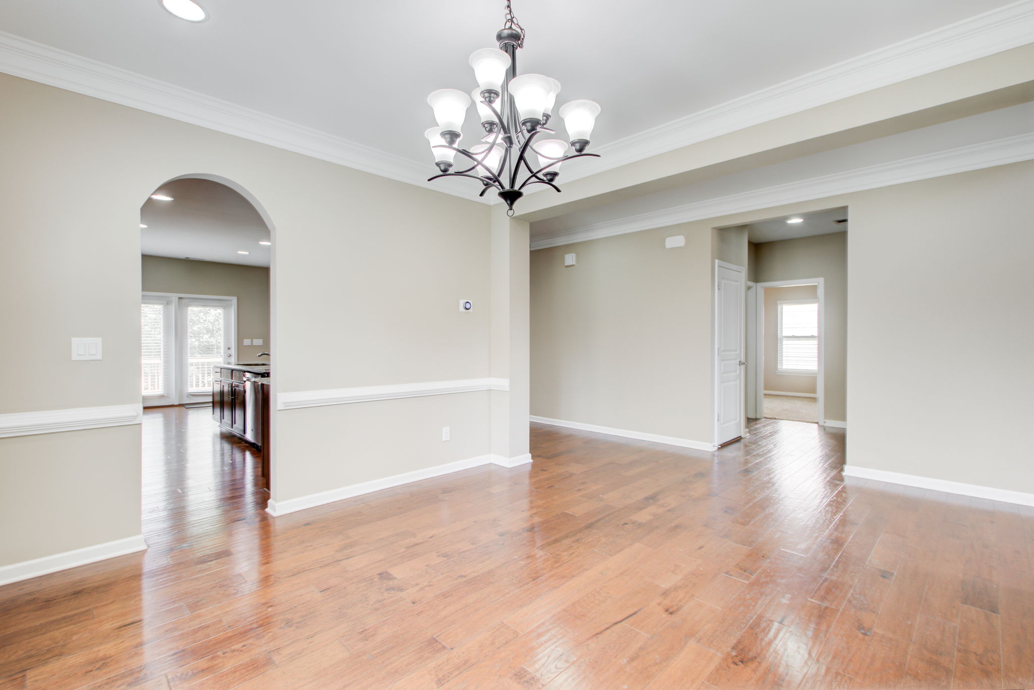 10 Dining B w Kitchen + BR 5 Views