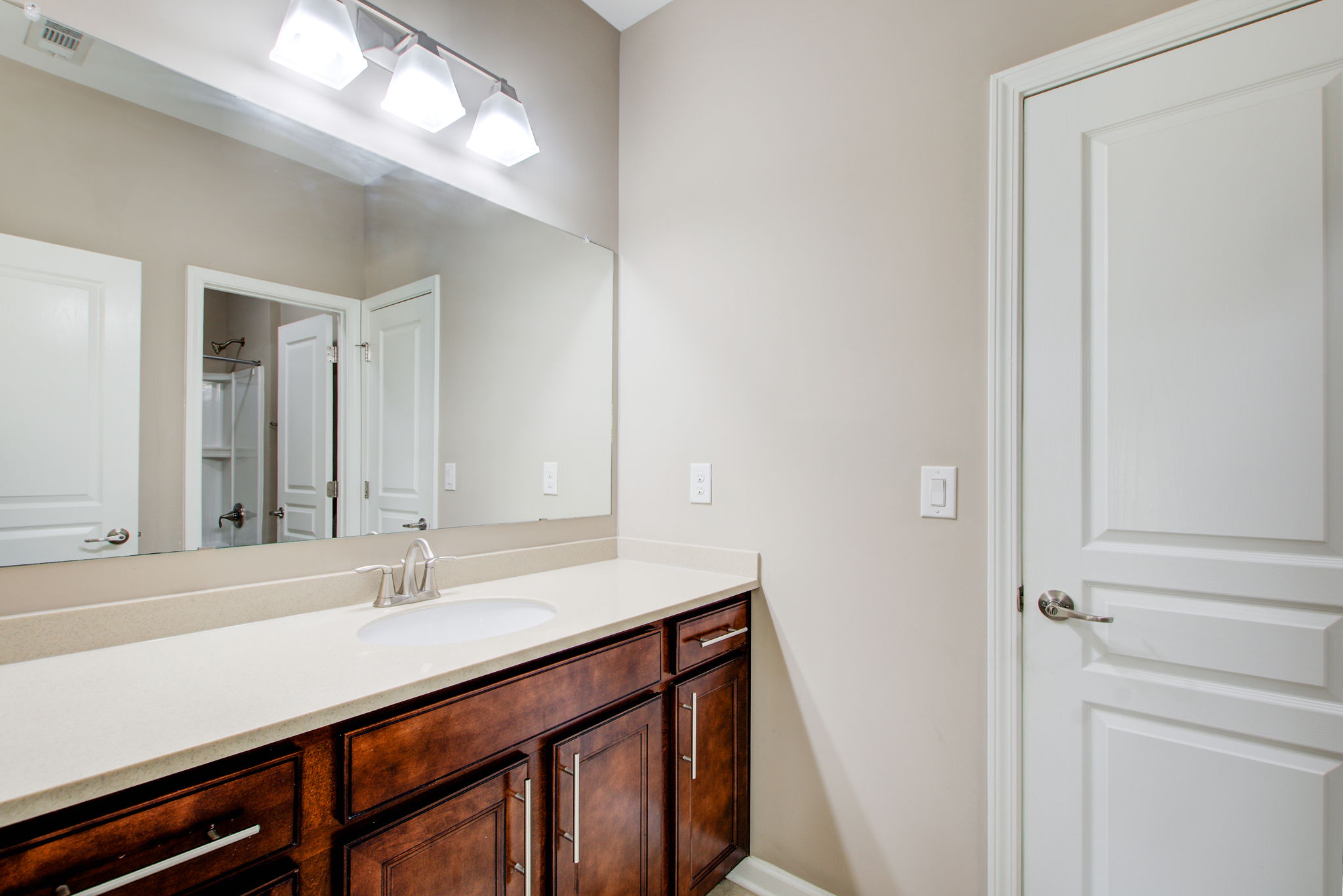 24 J&J Bath A Vanity Detail