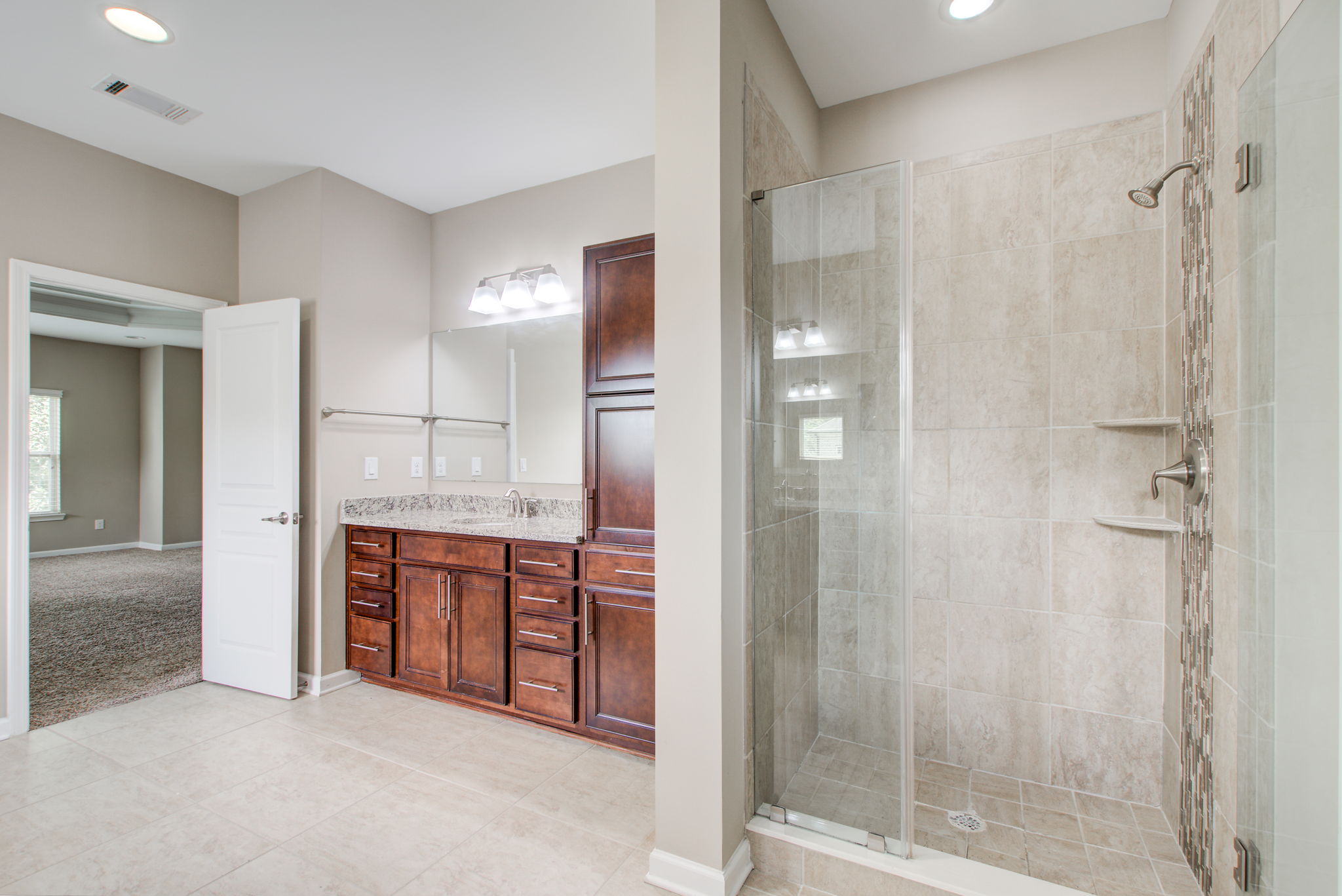 36 Main BR En Suite C w BR View + Shower