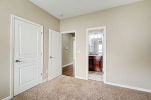 8 Guest BR 5 B w Shared Full Bath