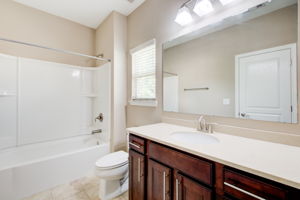 29 BR 2 En Suite A Vanity w Shower Tub