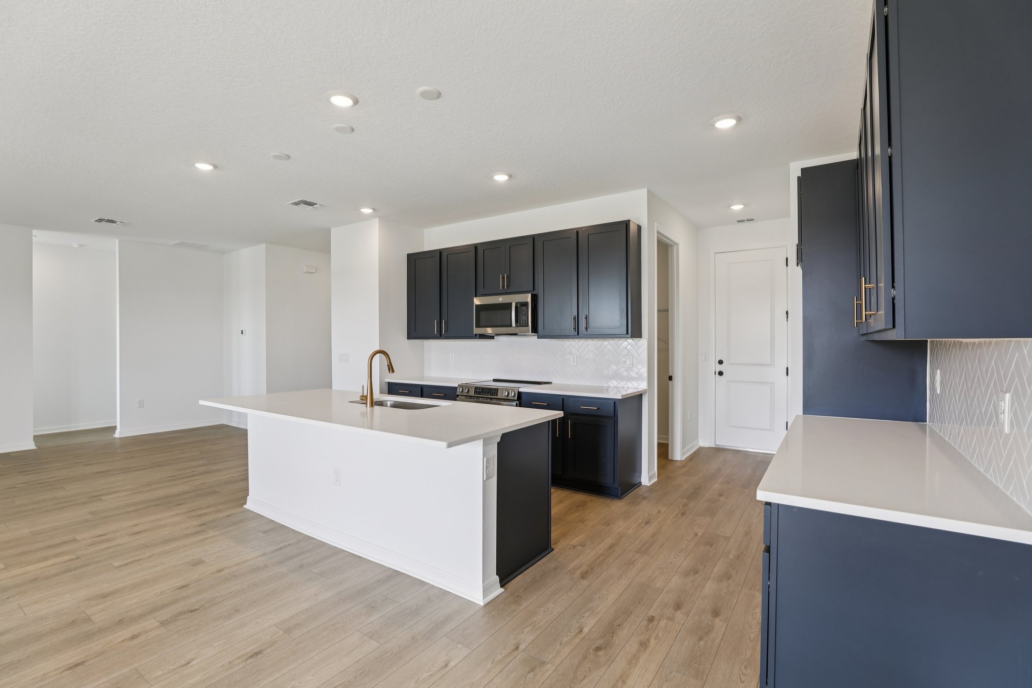 Painted Bamboo St-S0601-014.jpg