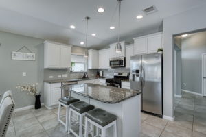 Kitchen/Breakfast Bar