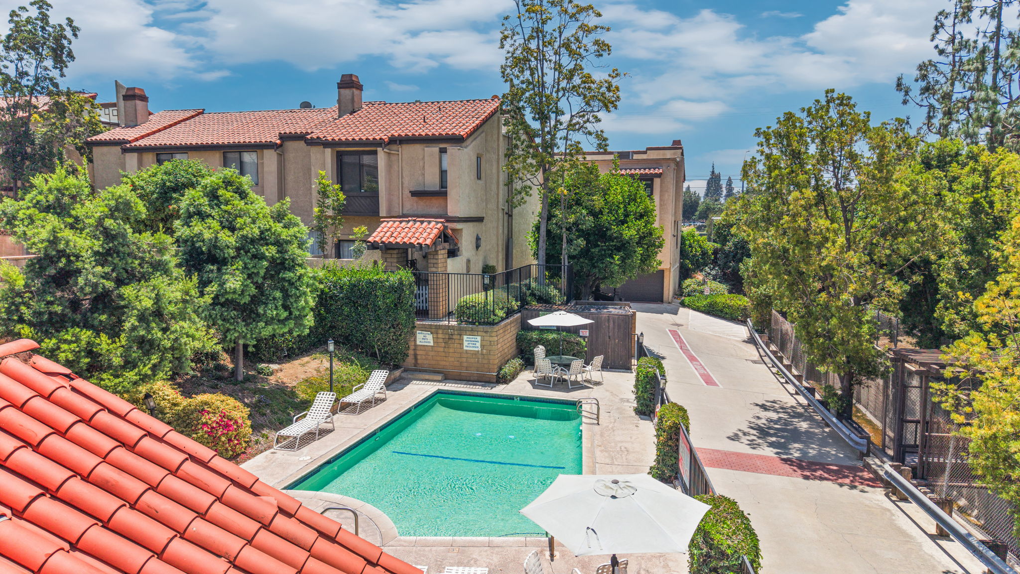 525 S Almansor St 76
