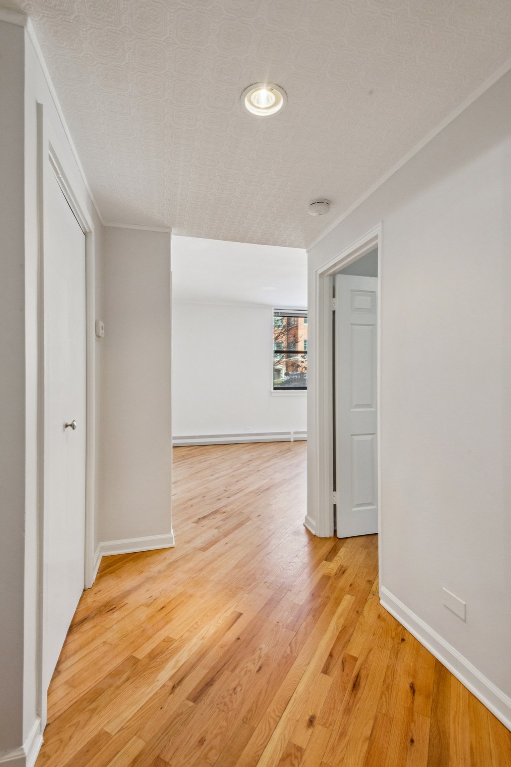 525 W Aldine Ave 1E_010.jpg