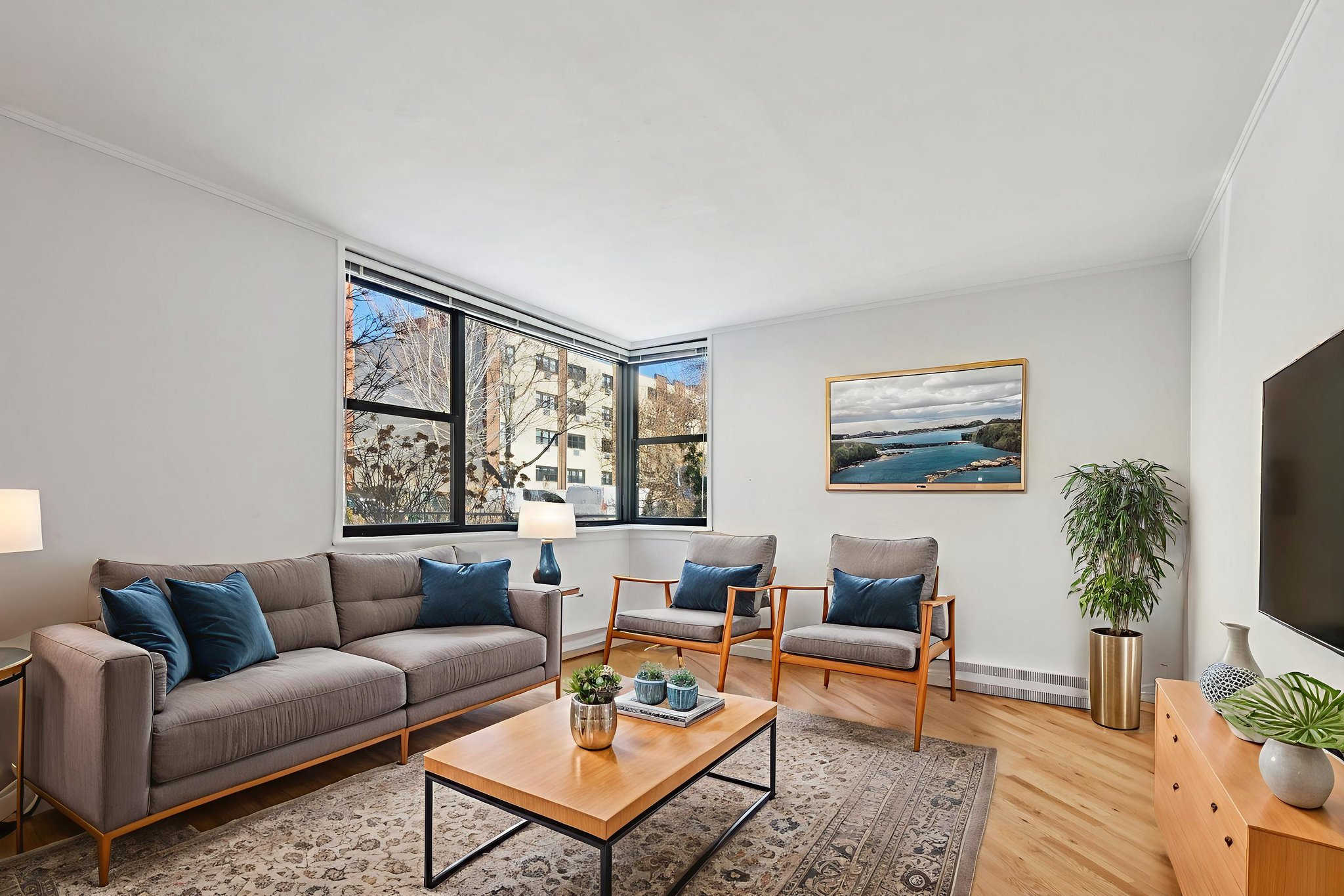 525 W Aldine Ave 1E_004 virtually staged.jpeg