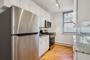 525 W Aldine Ave 1E_001.jpg