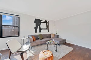 525 W Aldine Ave 403_003