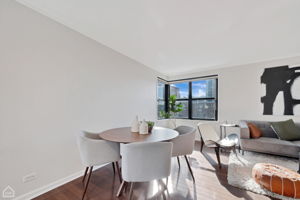 525 W Aldine Ave 403_006