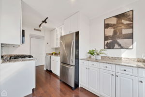 525 W Aldine Ave 403_009