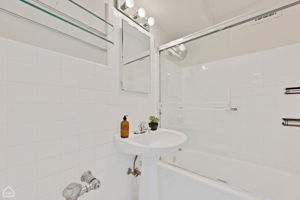 525 W Aldine Ave 403_014