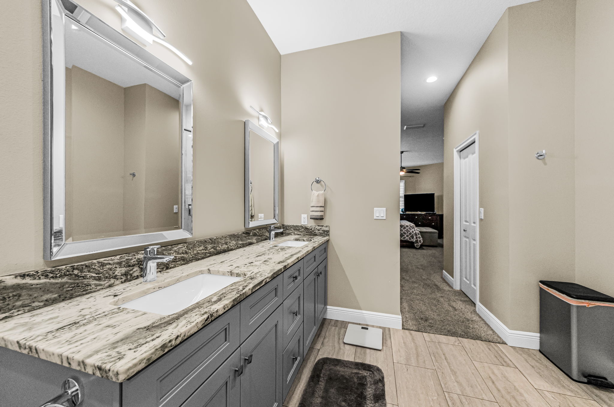 Primary Bathroom1e