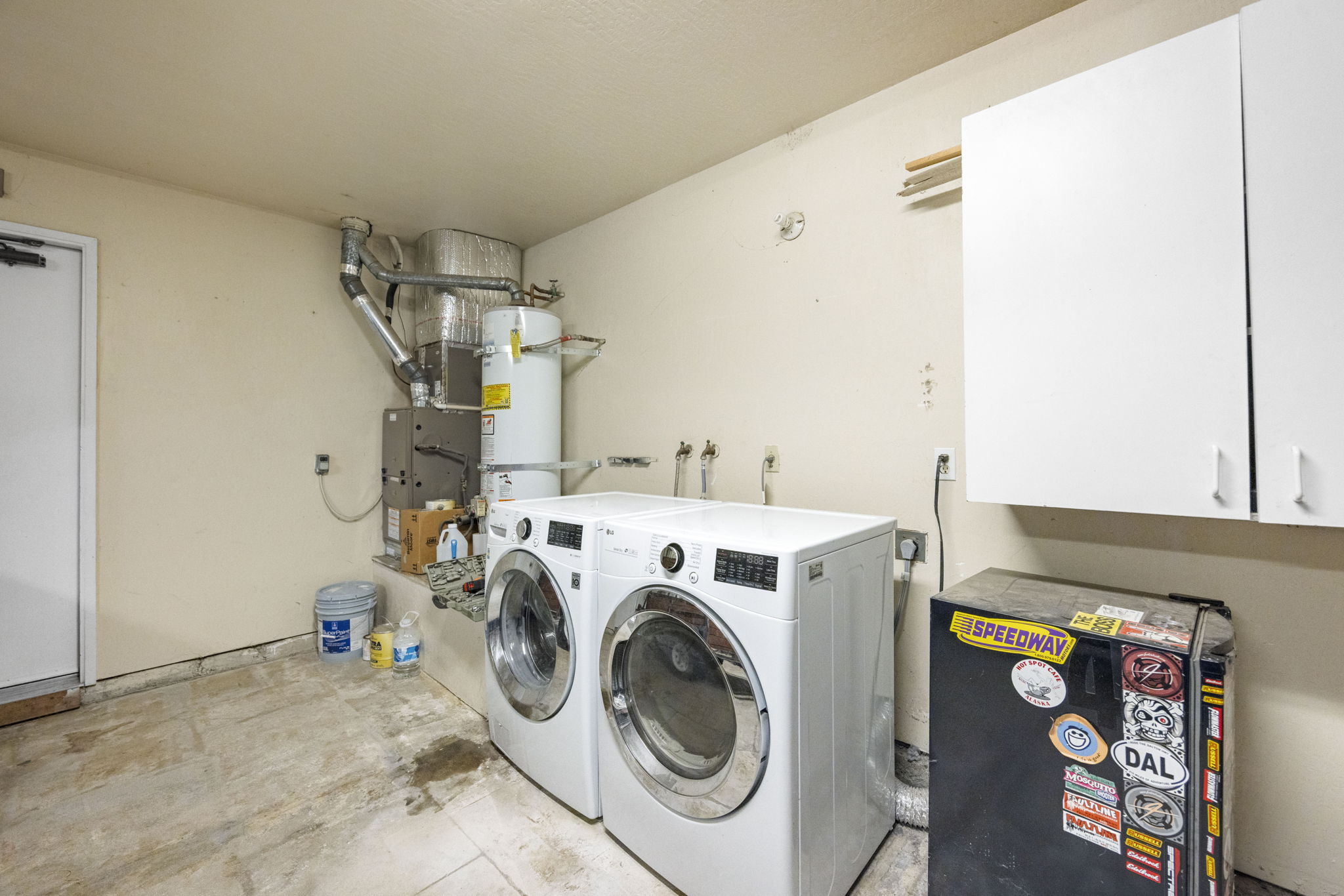 Laundry (Laundry appliances included in sale)