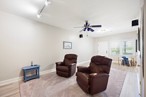  Photo 44