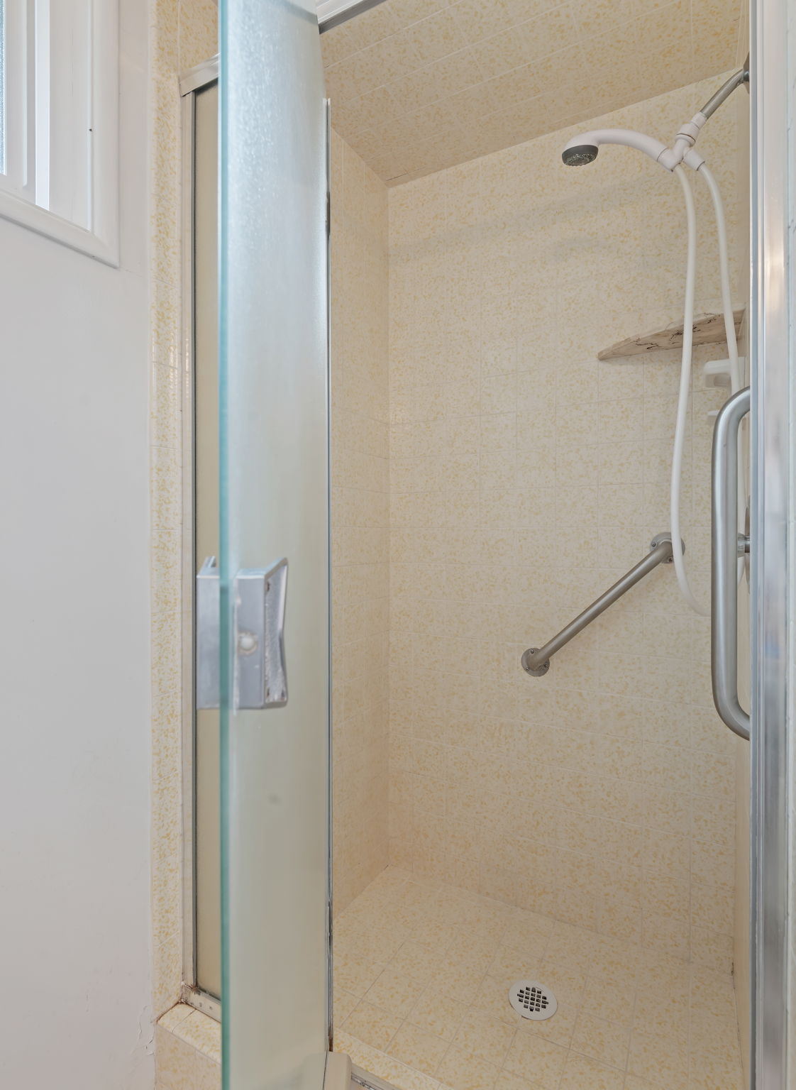 21 - Bathroom 1