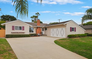 04 - Driveway View