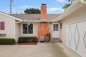 05 - Front Entrance