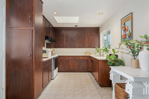12 - Kitchen