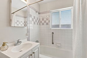 024_F8_526 Leigh Ave
