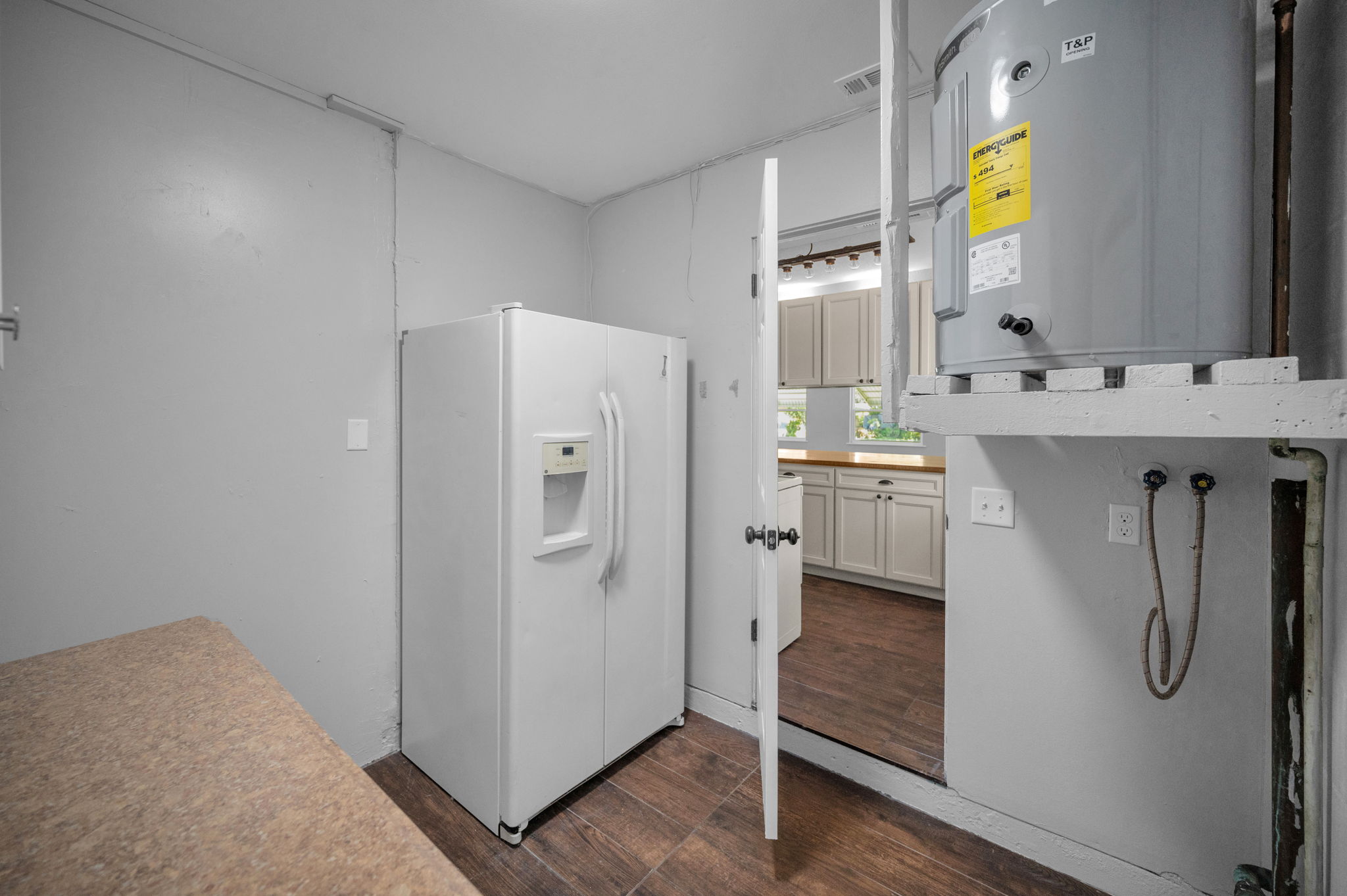 Laundry Room1b