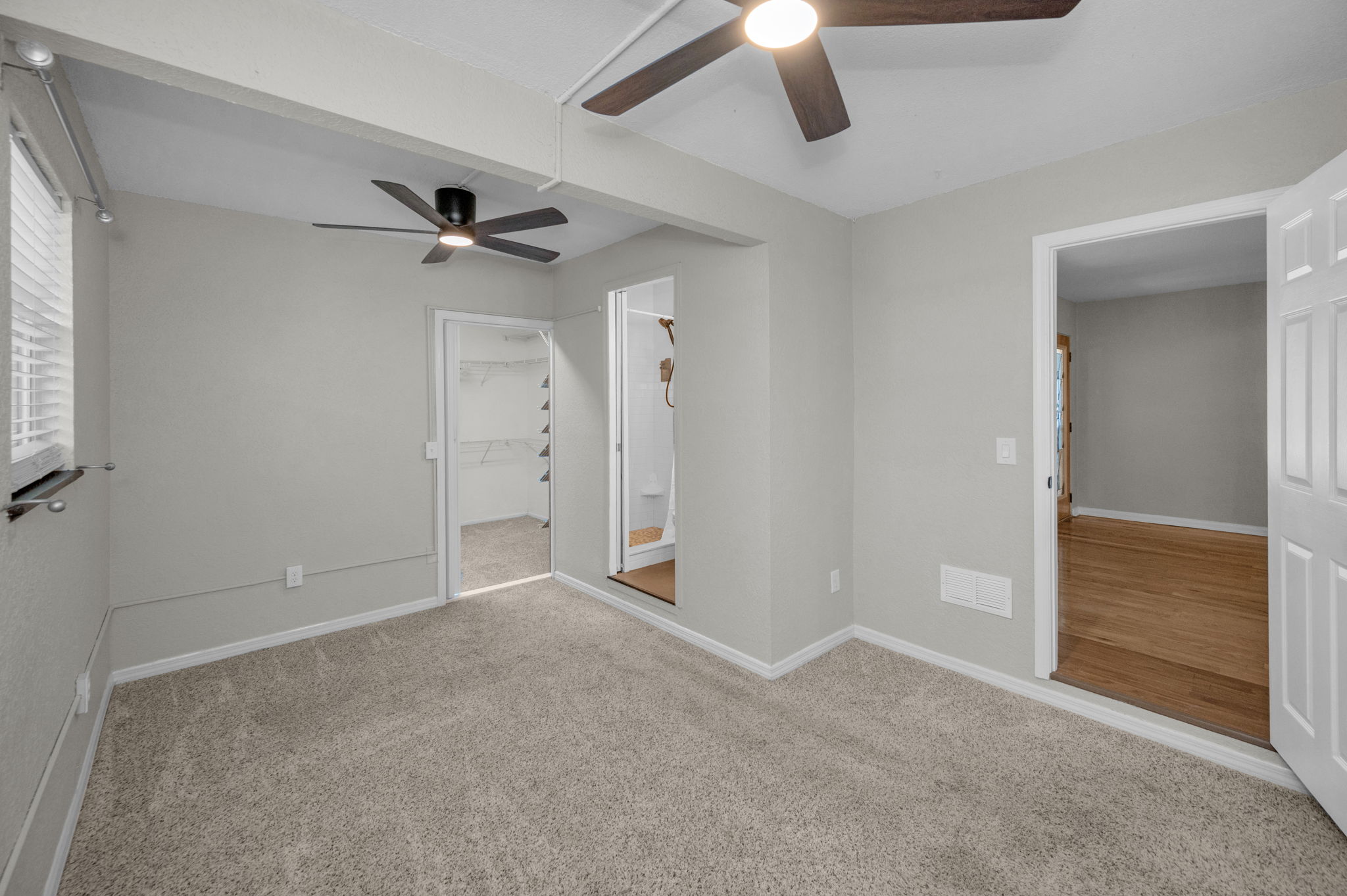 Primary Bedroom1b