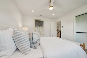 Glenroy Dr-S2011-048.jpg