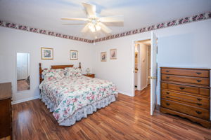Master Bedroom1e