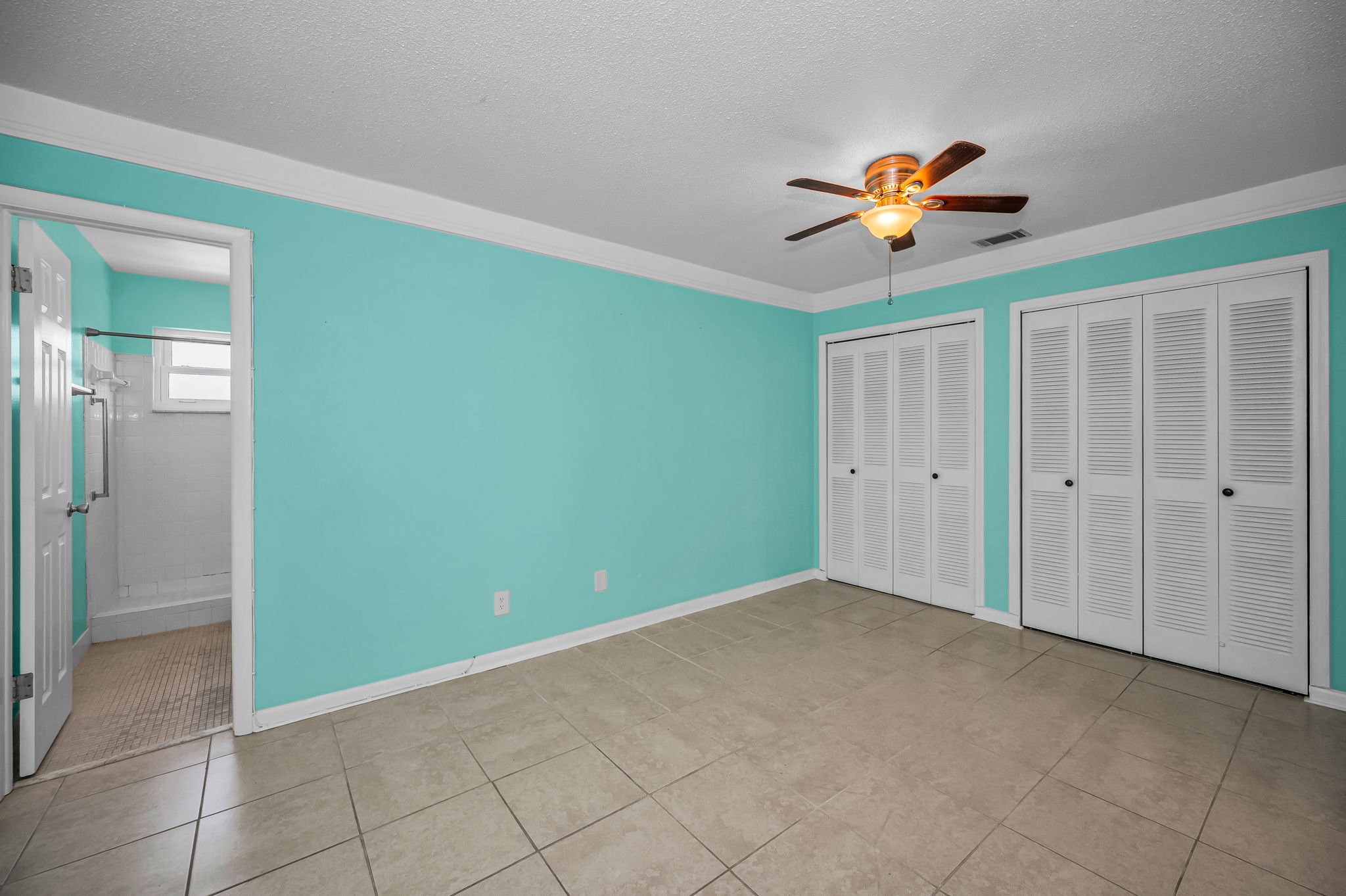 Primary Bedroom1b