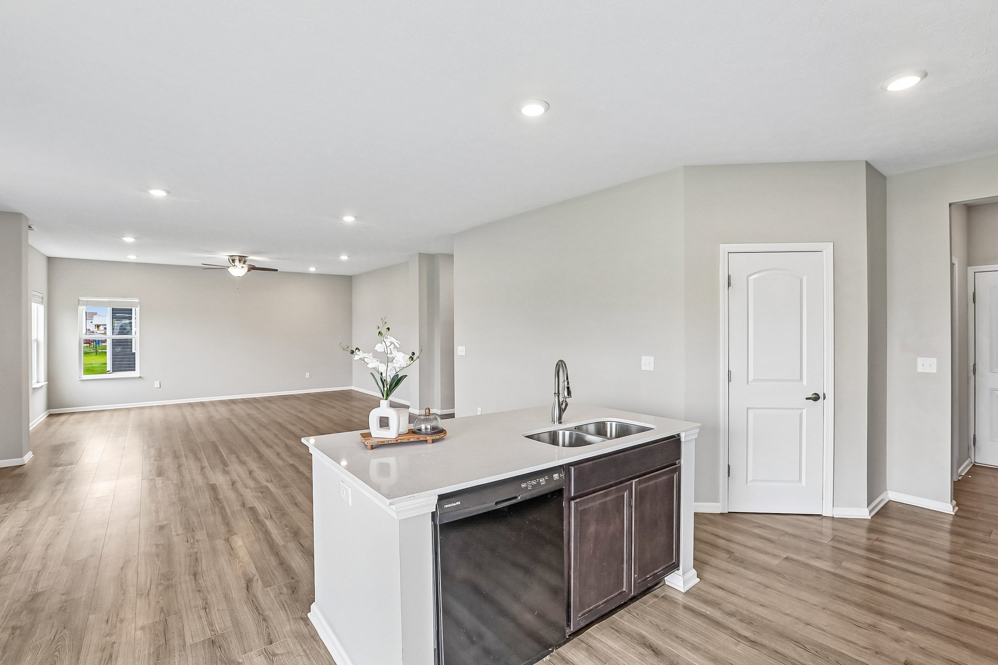 Buckthorn Ln-S0906-013.jpg