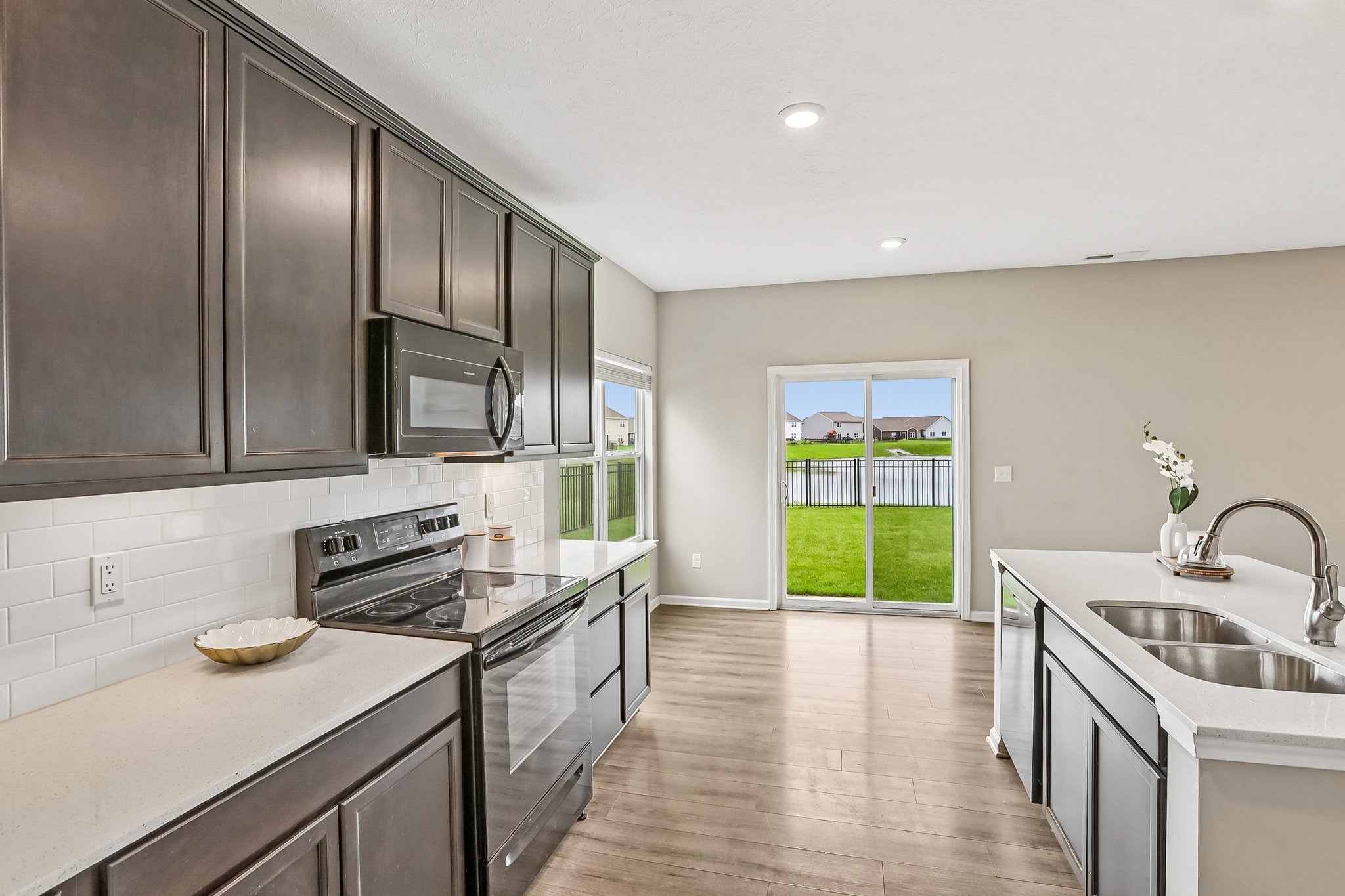 Buckthorn Ln-S0906-015.jpg