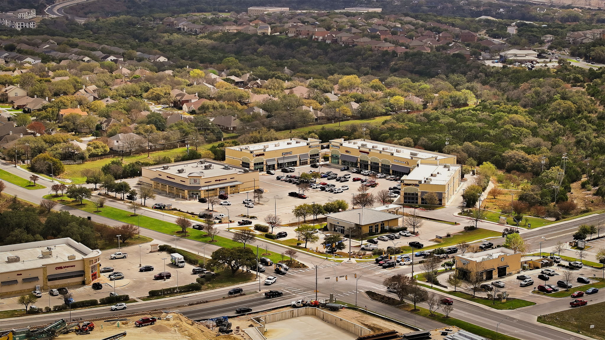 Nearby shopping and Starbucks