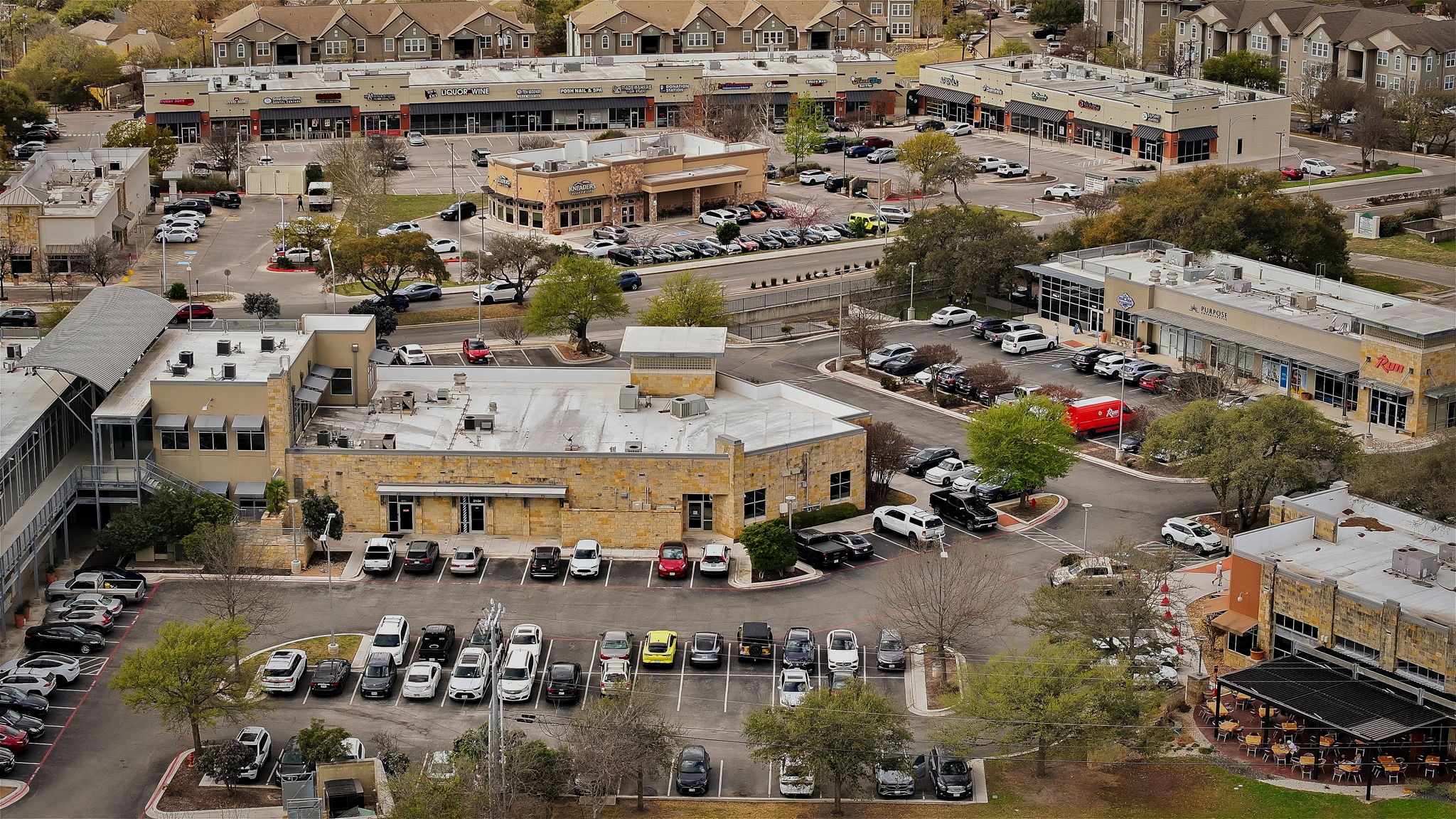 Walking distance to neighborhood restaurants