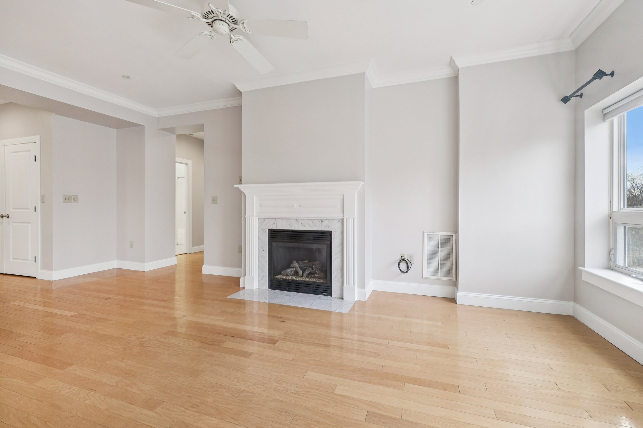 Pawtucket Blvd 207-S1211-009.jpg