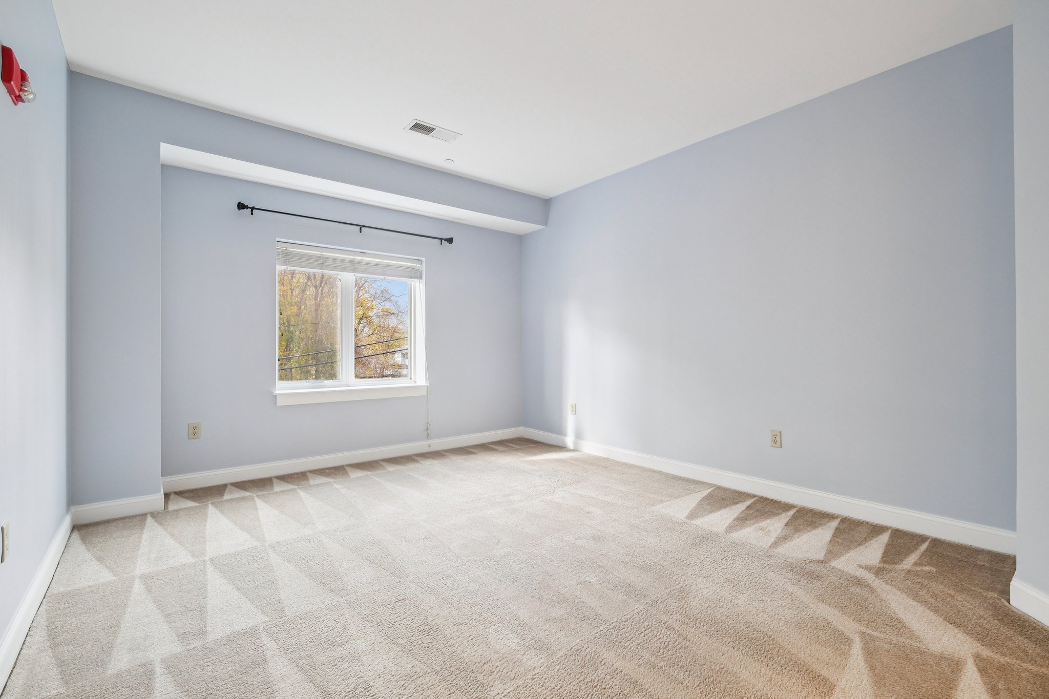 Pawtucket Blvd 207-S1211-025.jpg