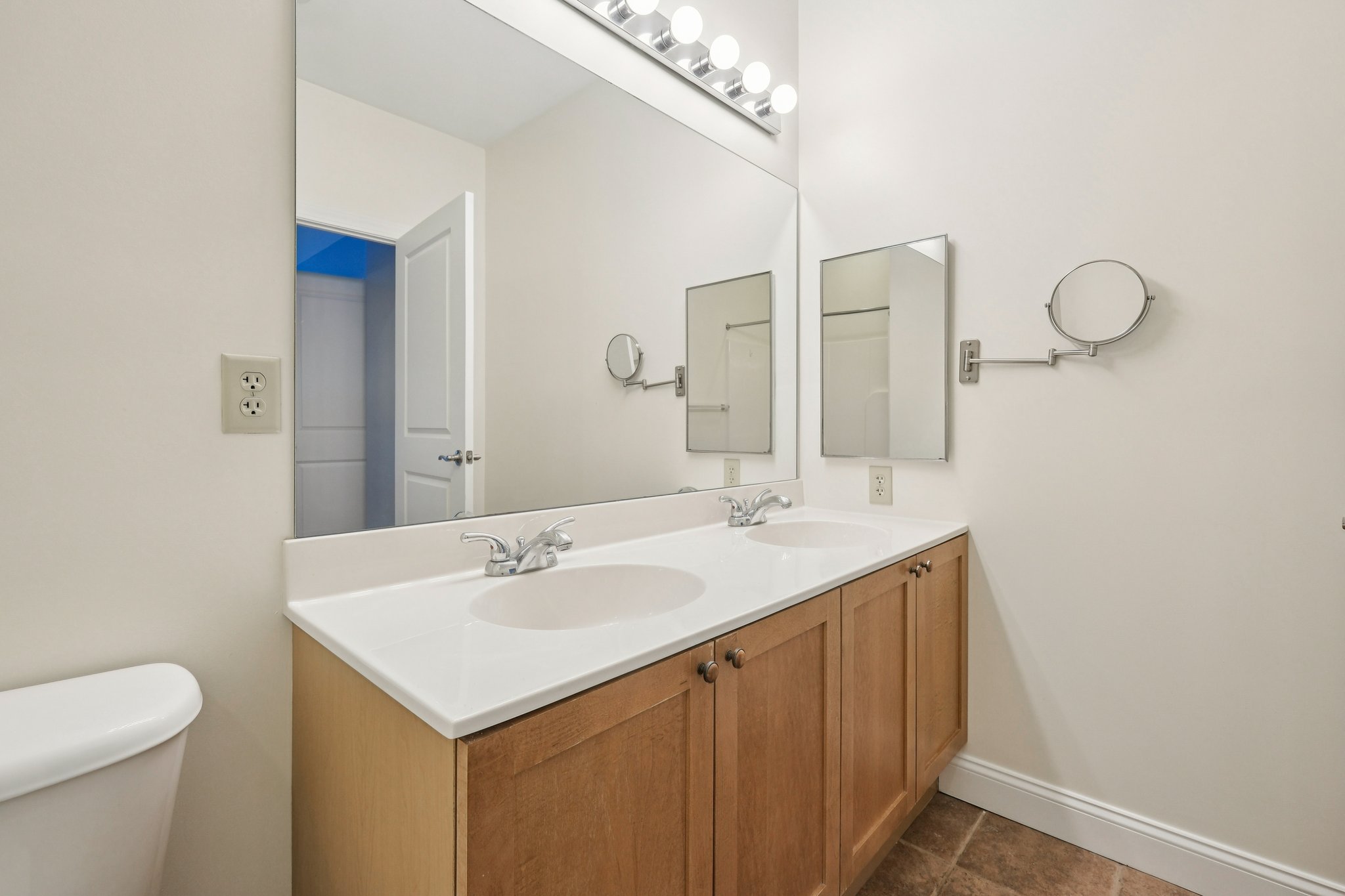 Pawtucket Blvd 207-S1211-029.jpg