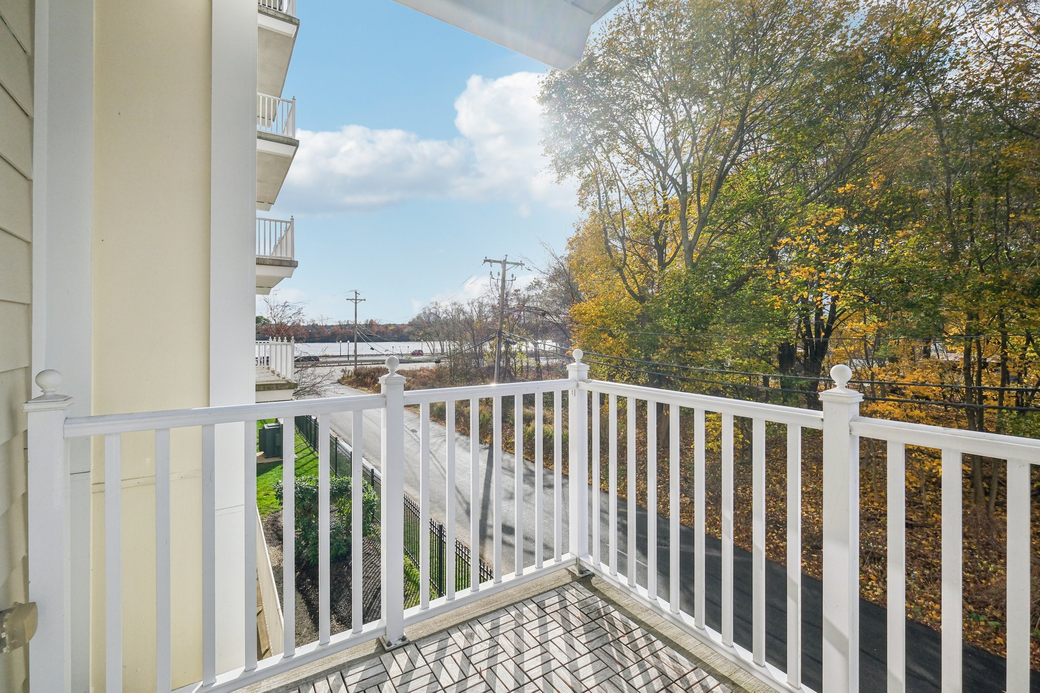 Pawtucket Blvd 207-S1211-031.jpg