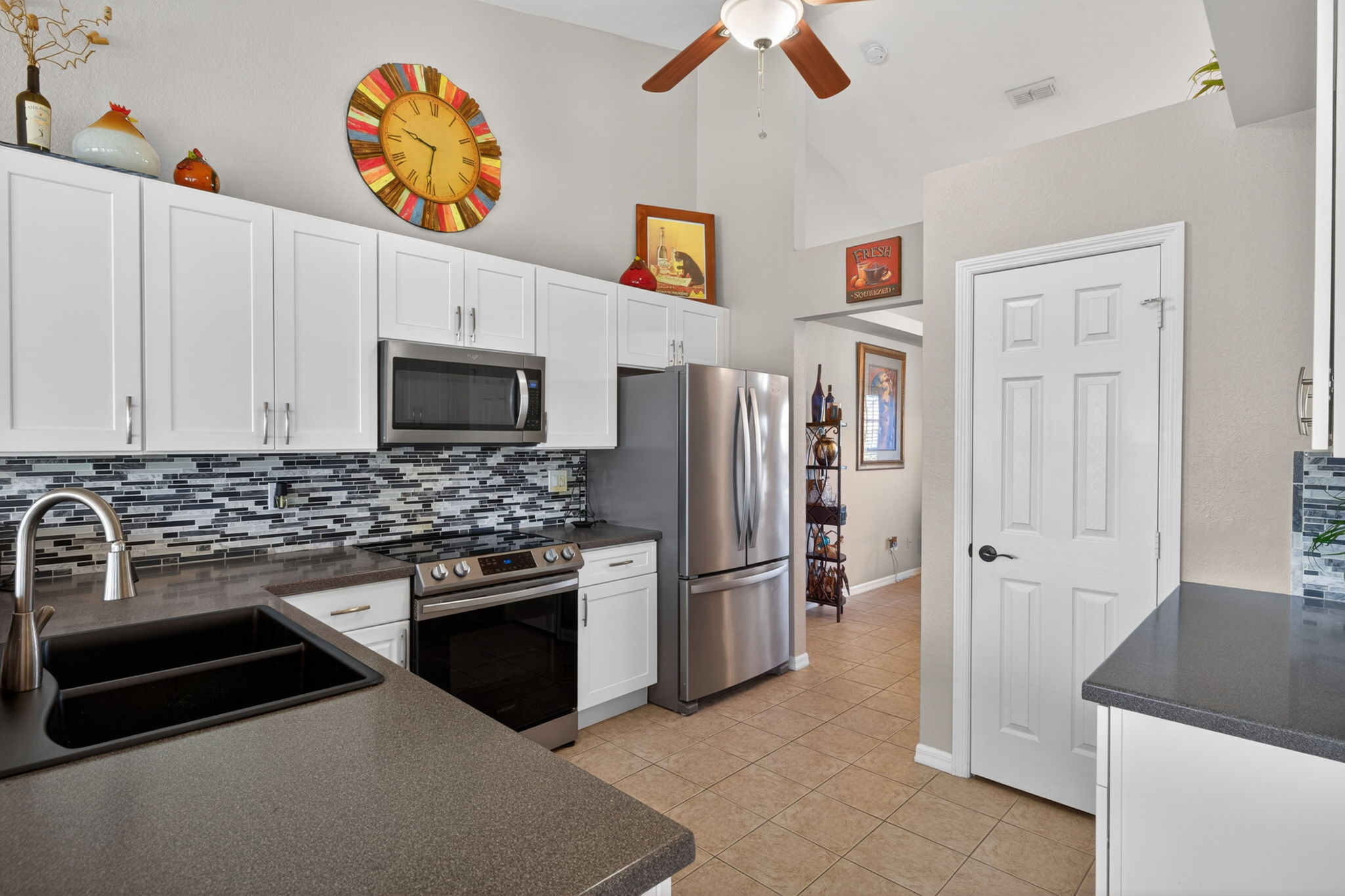 Kitchen 1 of 2