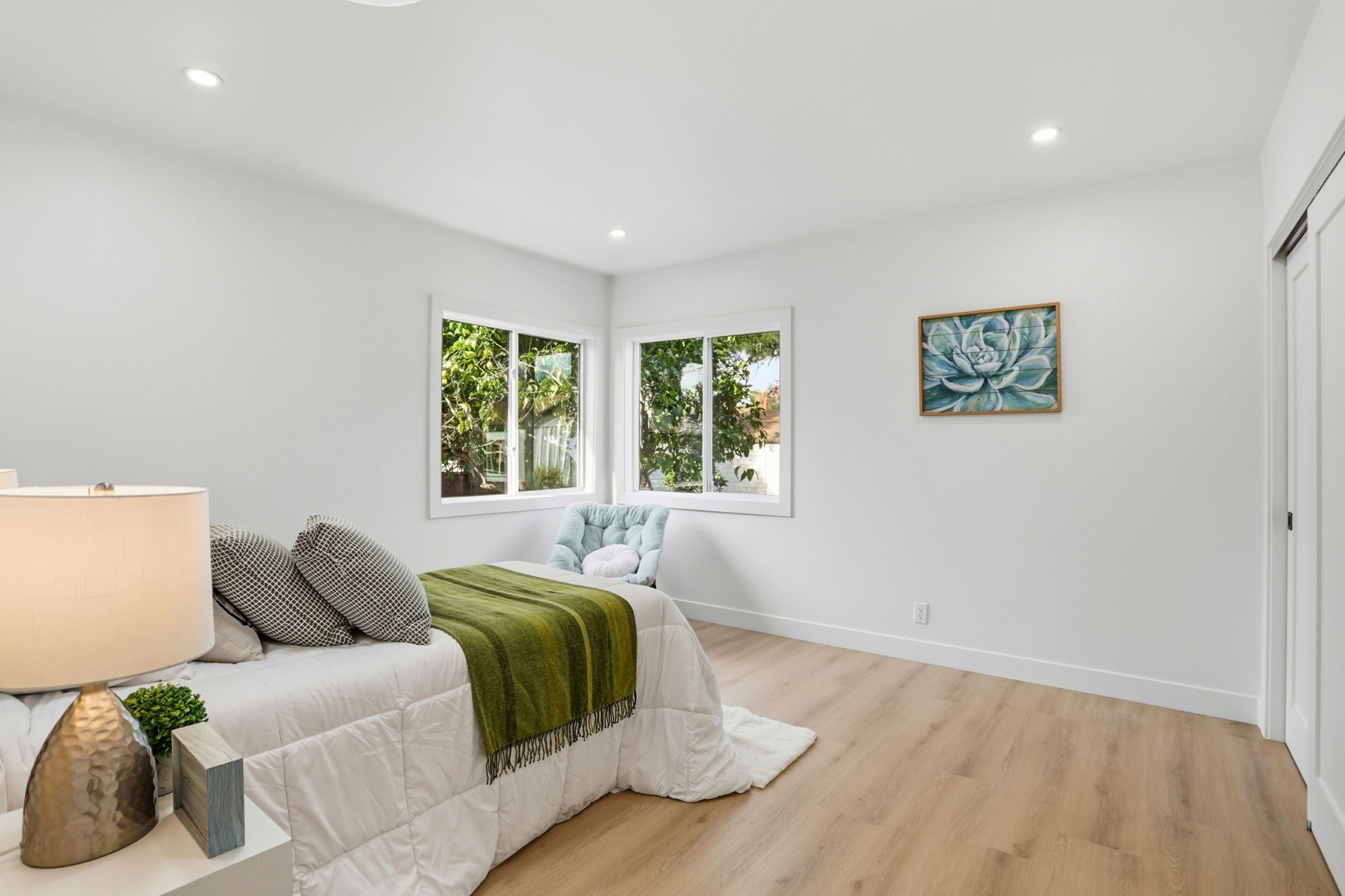 021_F8_5271 Summit Ave