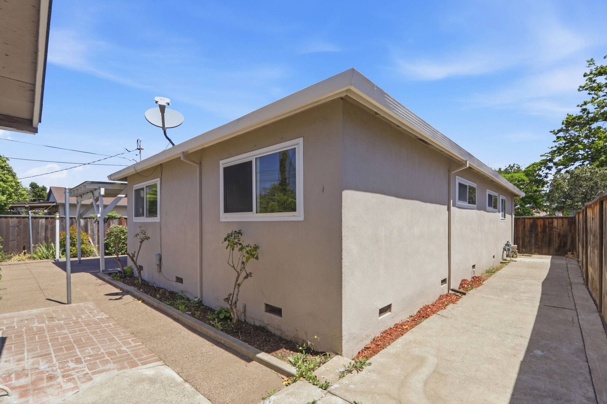 040_F8_5273 Amelia Dr