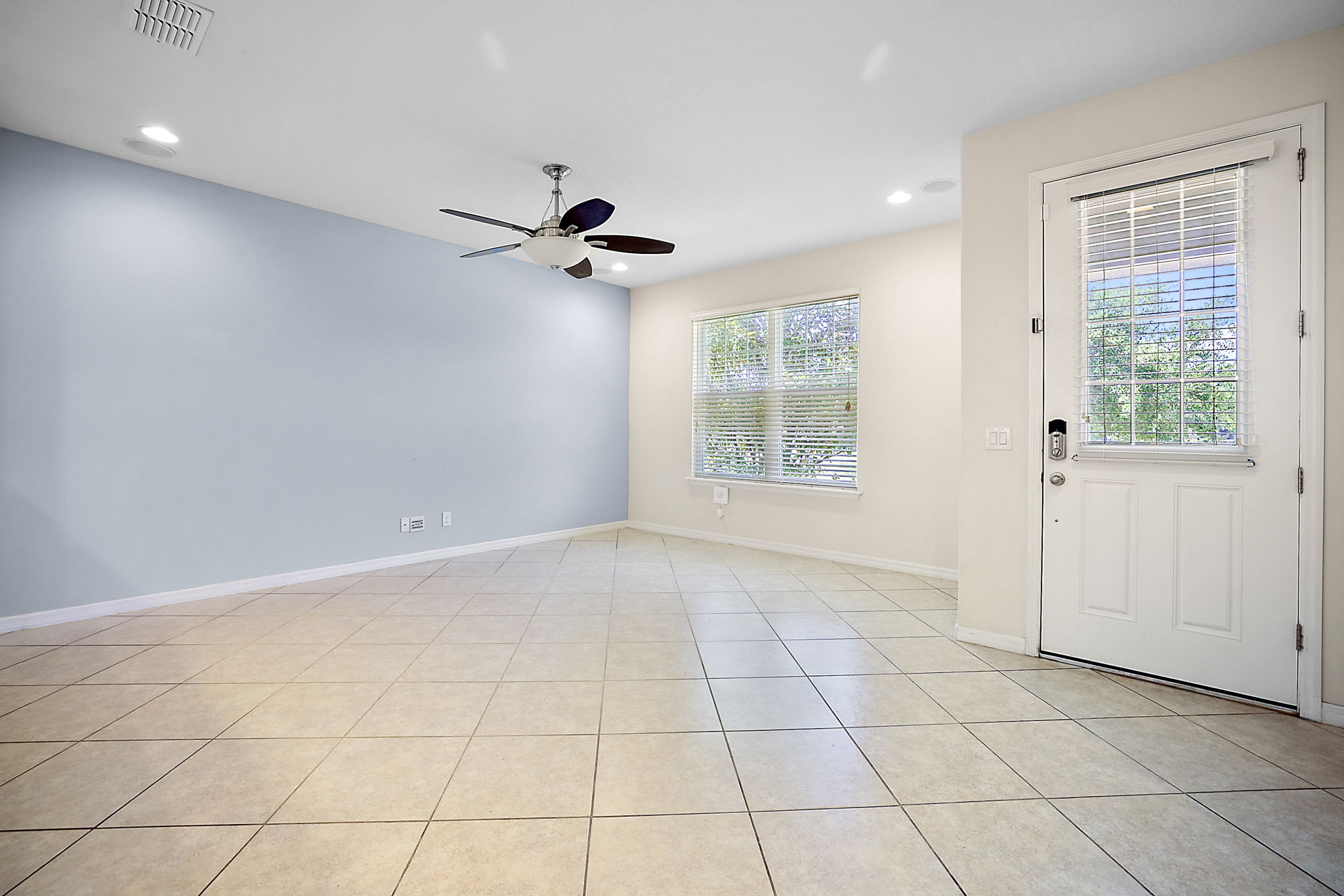 Living Room/Foyer