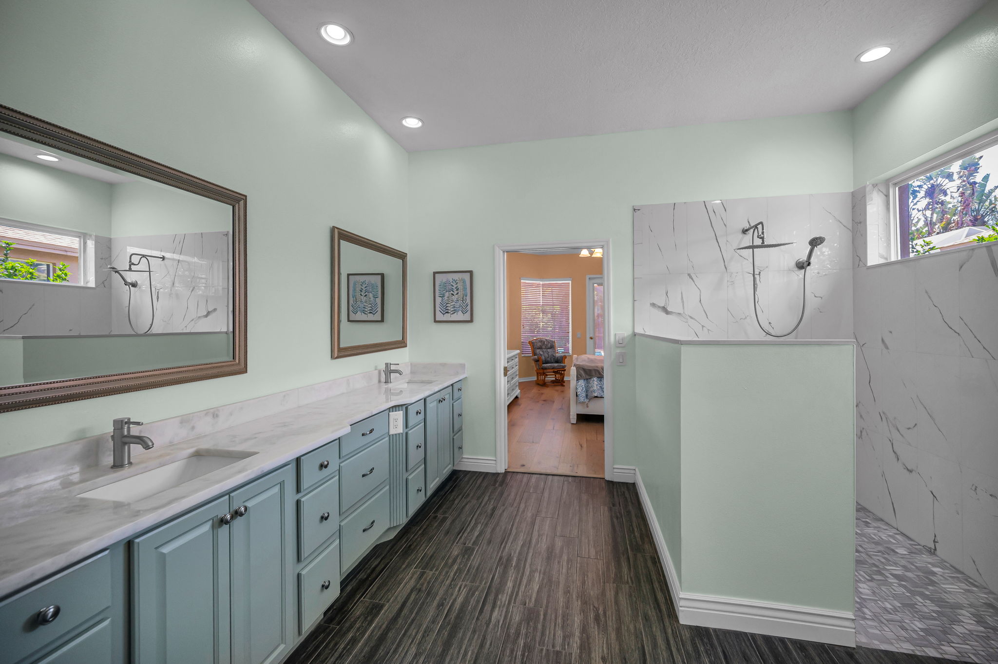 Primary Bathroom1c