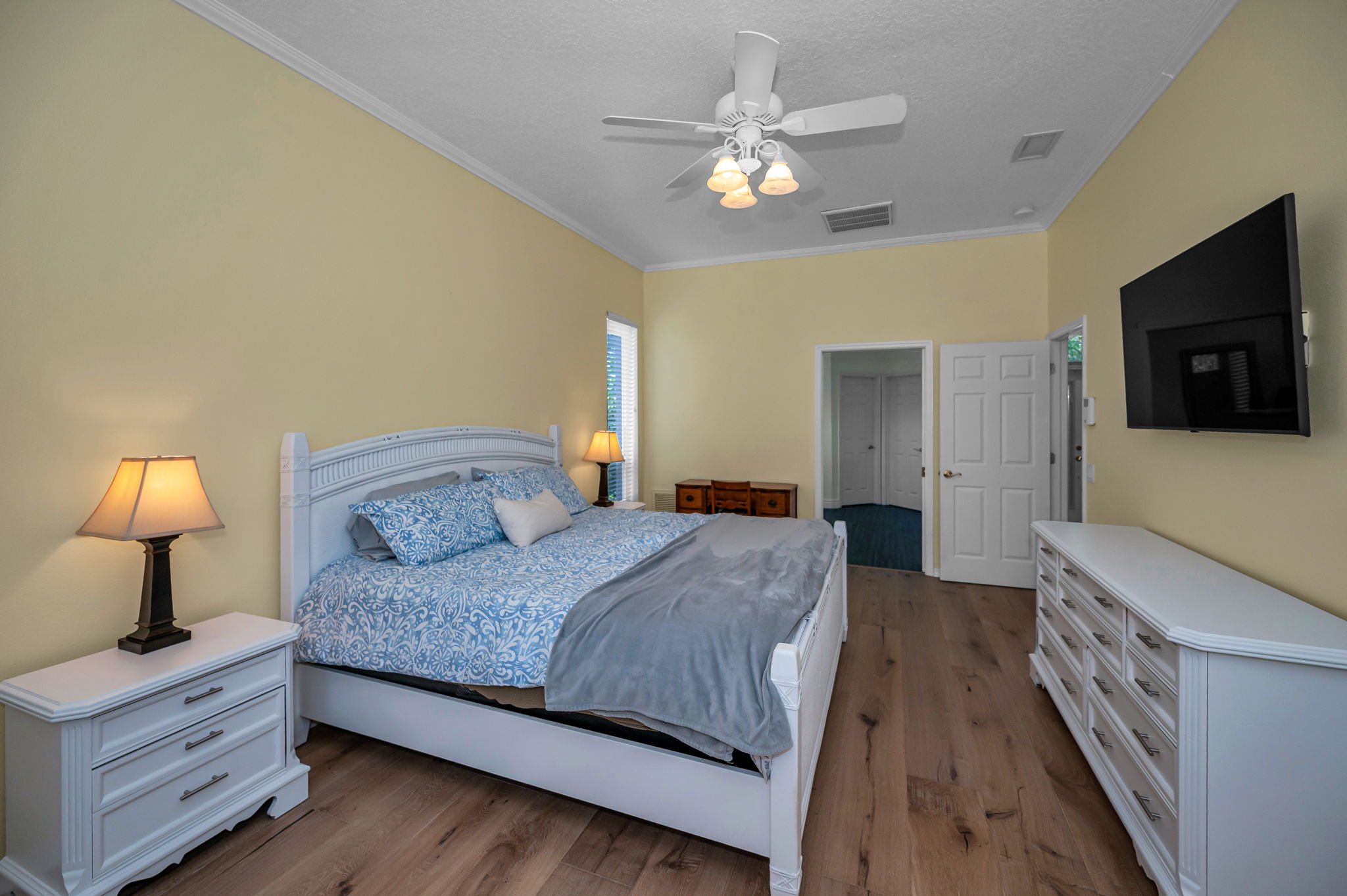 Primary Bedroom1b