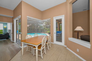 Kitchen Eat-in Area1