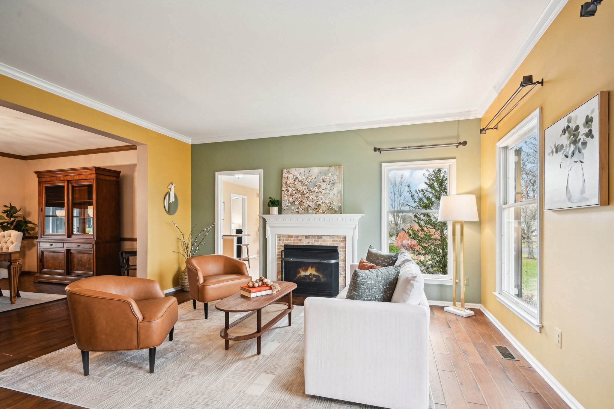 Formal Living Room w Gas Fireplace