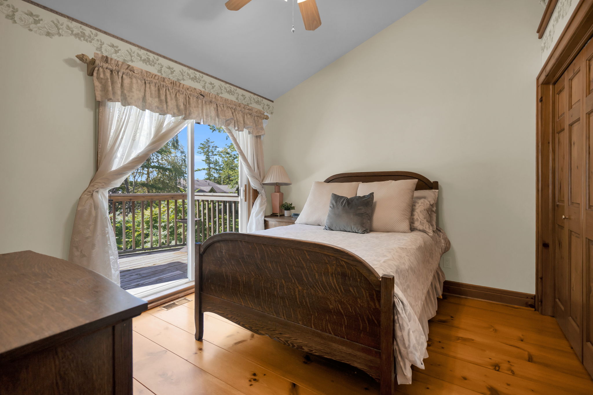  Photo 44