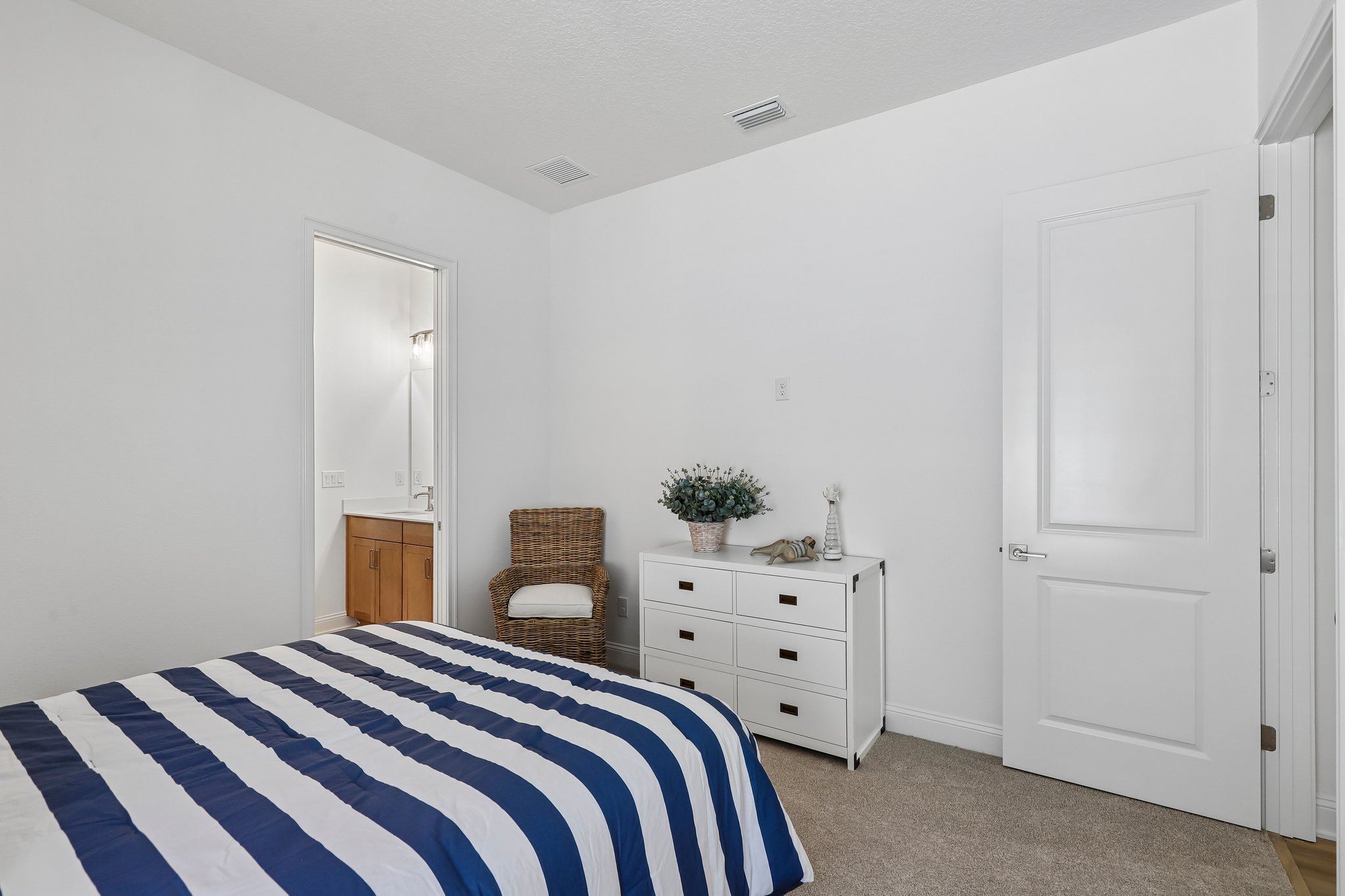 Glenbriar Court St-S2606-037.jpg